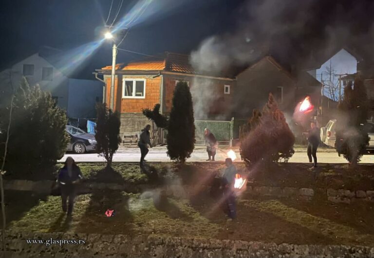 Босилеград отбеляза Неделята на прошката с традиционни огньове и обреди