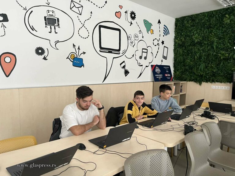 Босилеградски ученици участваха в CMS майсторски клас на ЦЕРН в Кюстендил