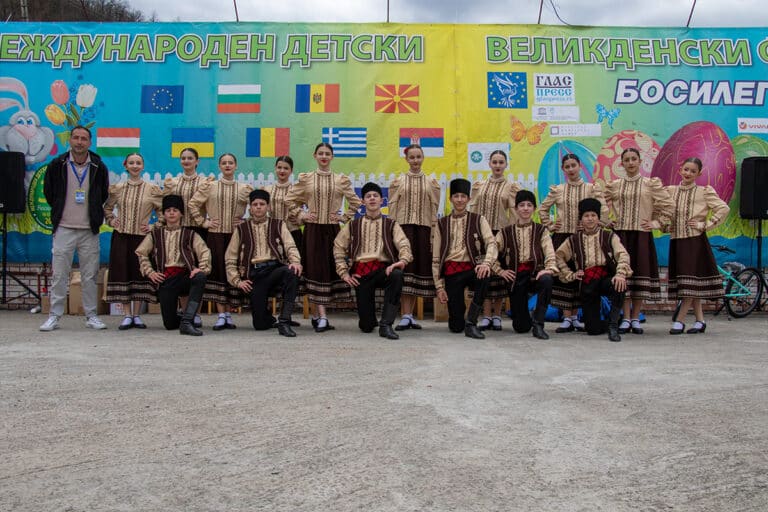 Официално бяха открити състезанията от 33-ото издание на Международния детски великденски фестивал в Босилеград (Видео)