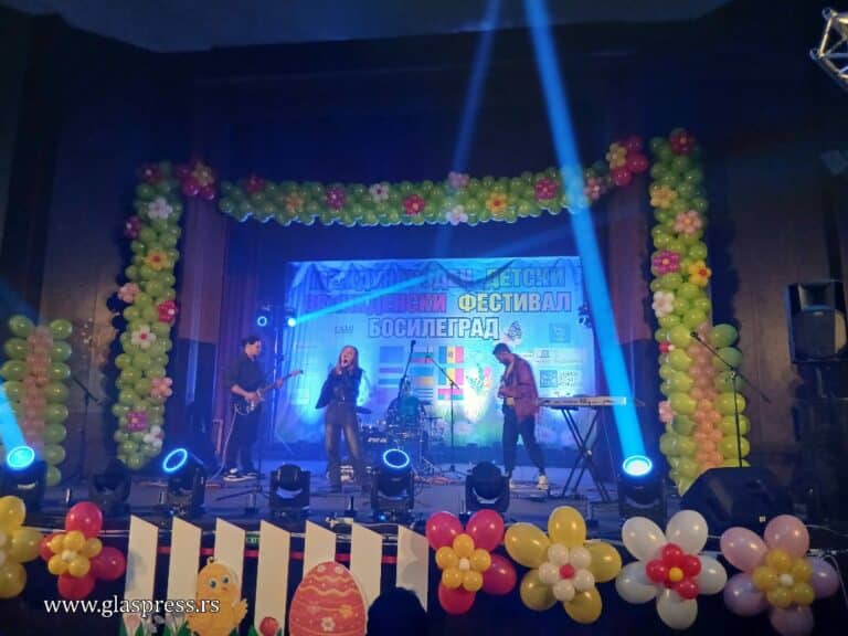 Рок концертът на група „Престо“ разтърси пълната зала в Босилеград (Видео)