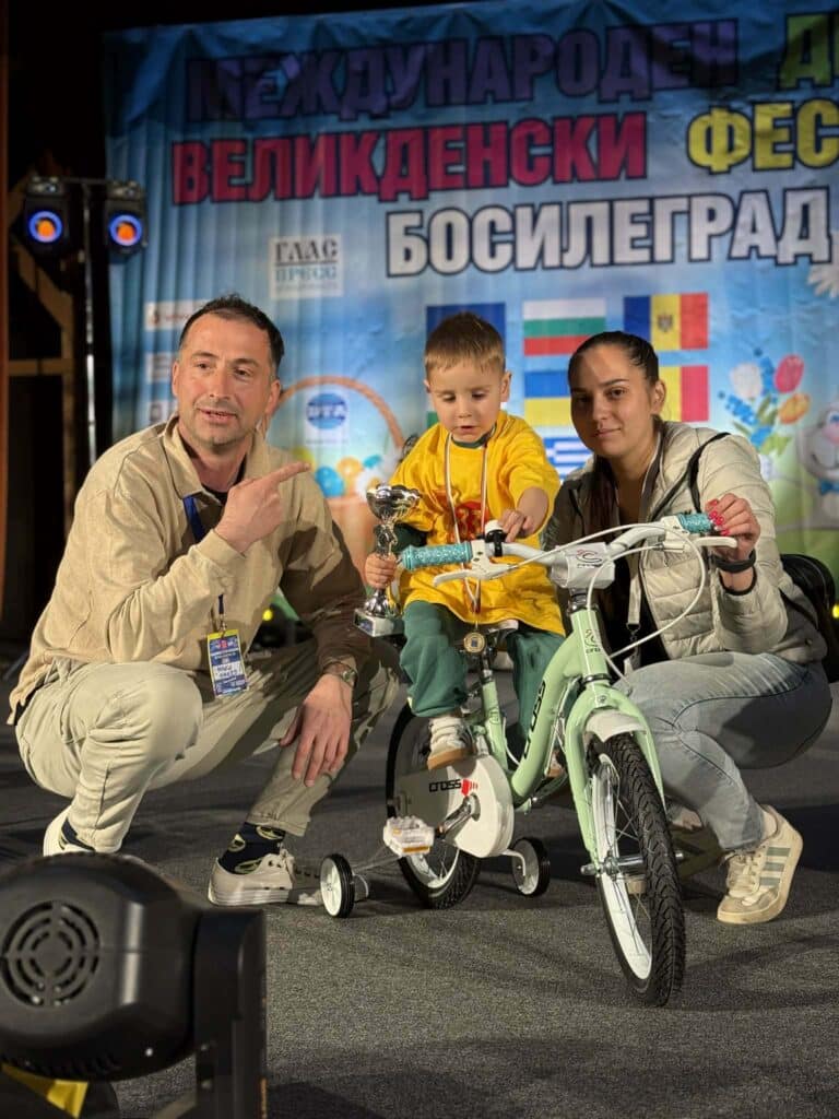 Никола Георгиев от София е победителят при най-малките на Великденския фестивал в Босилеград (Видео)