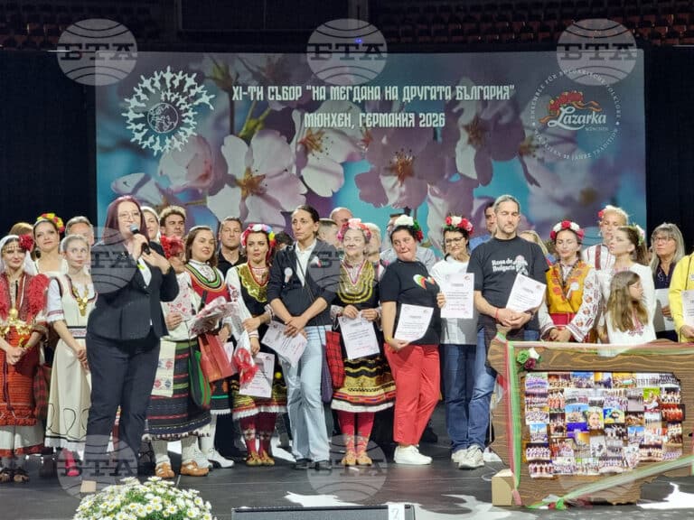 Вие ми върнахте вярата, че българите можем да бъдем единни, каза Райна Манджукова по време на закриването на събора в Мюнхен