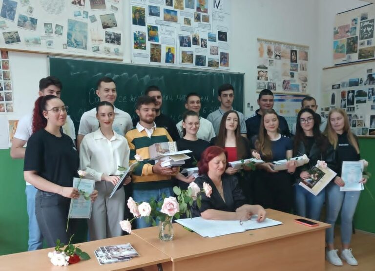 С тържествена церемония босилеградската Гимназия изпрати нов випуск зрелостници