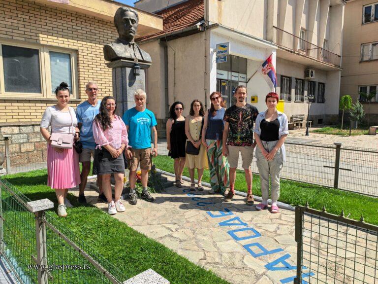 Участниците в пленера „Босилеград в цветове“ почетоха рождената дата на Васил Левски