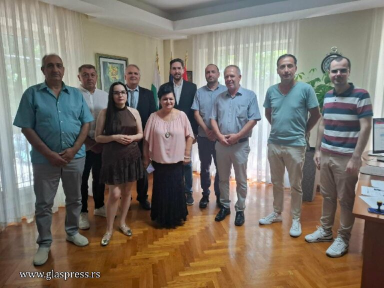 В Генералното консулство в Ниш вчера бяха потписани споразумения за финансова подкрепа на българските сдружения във югоисточна Сърбия