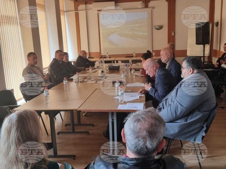БТА :: Демографски, икономически и административни проблеми застрашават българската общност в Западните покрайнини, заявиха участници в кръгла маса
