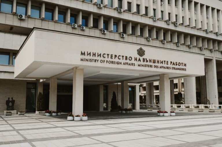 Министър Велислава Петрова се среща с представители на Научния институт „Западни покрайнини“